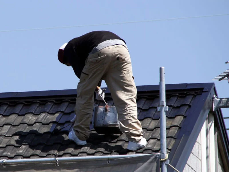 3階建ての外壁塗装をするなら一緒に屋根塗装も行うべき